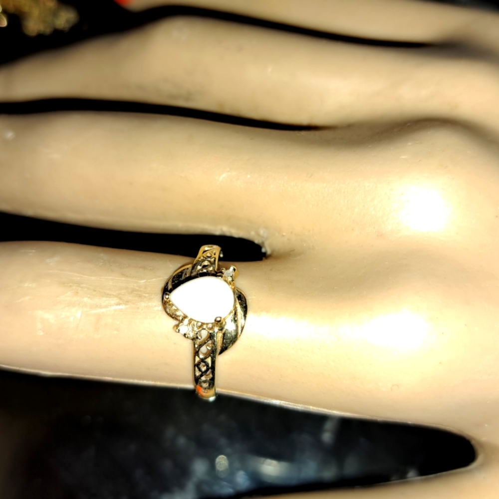 Beautiful Milky White Opal 10k ring.